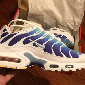 nike air max plus bleached aqua